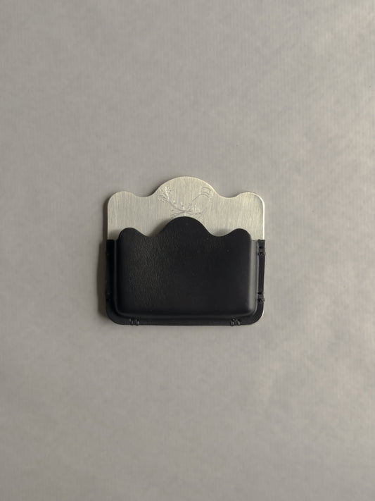 silver/black card holder with Dâder Bânu's hand detail